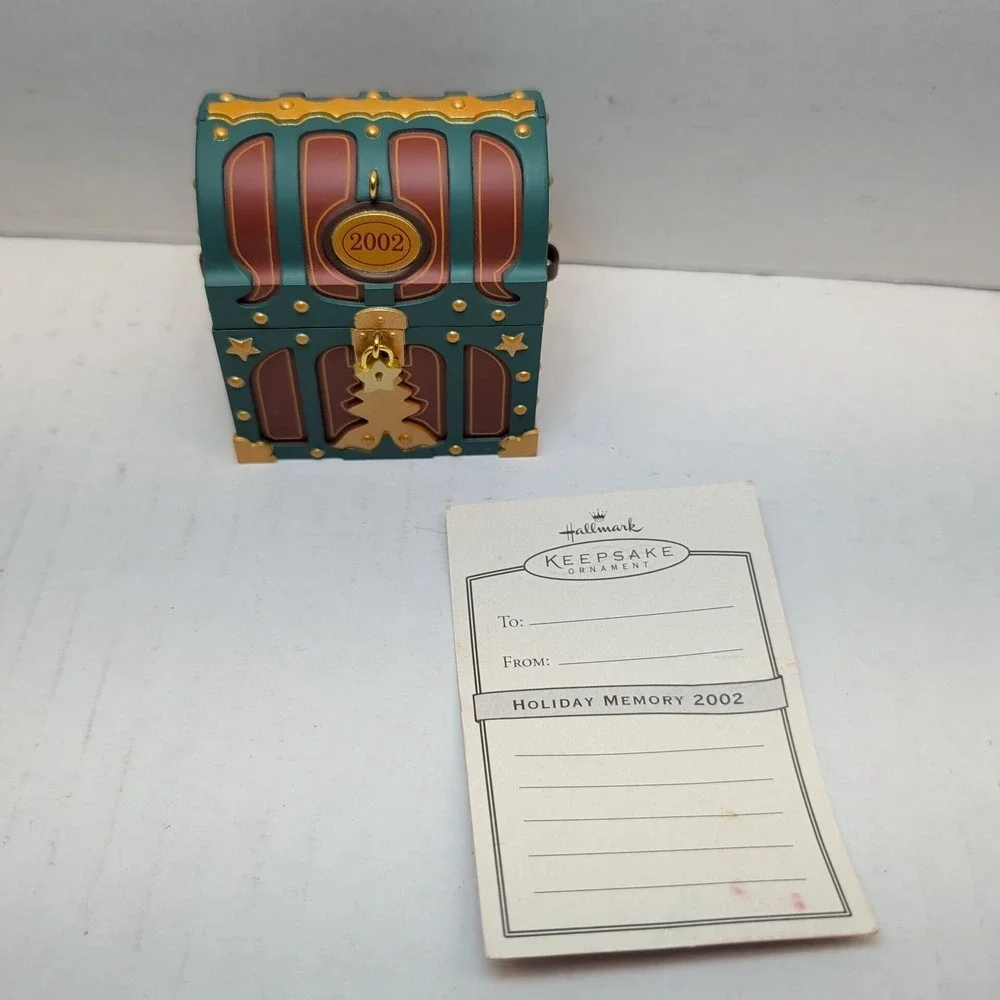 Hallmark Keepsake 2002 Merry Music Makers Wind Up Musical Toy Chest Ornament